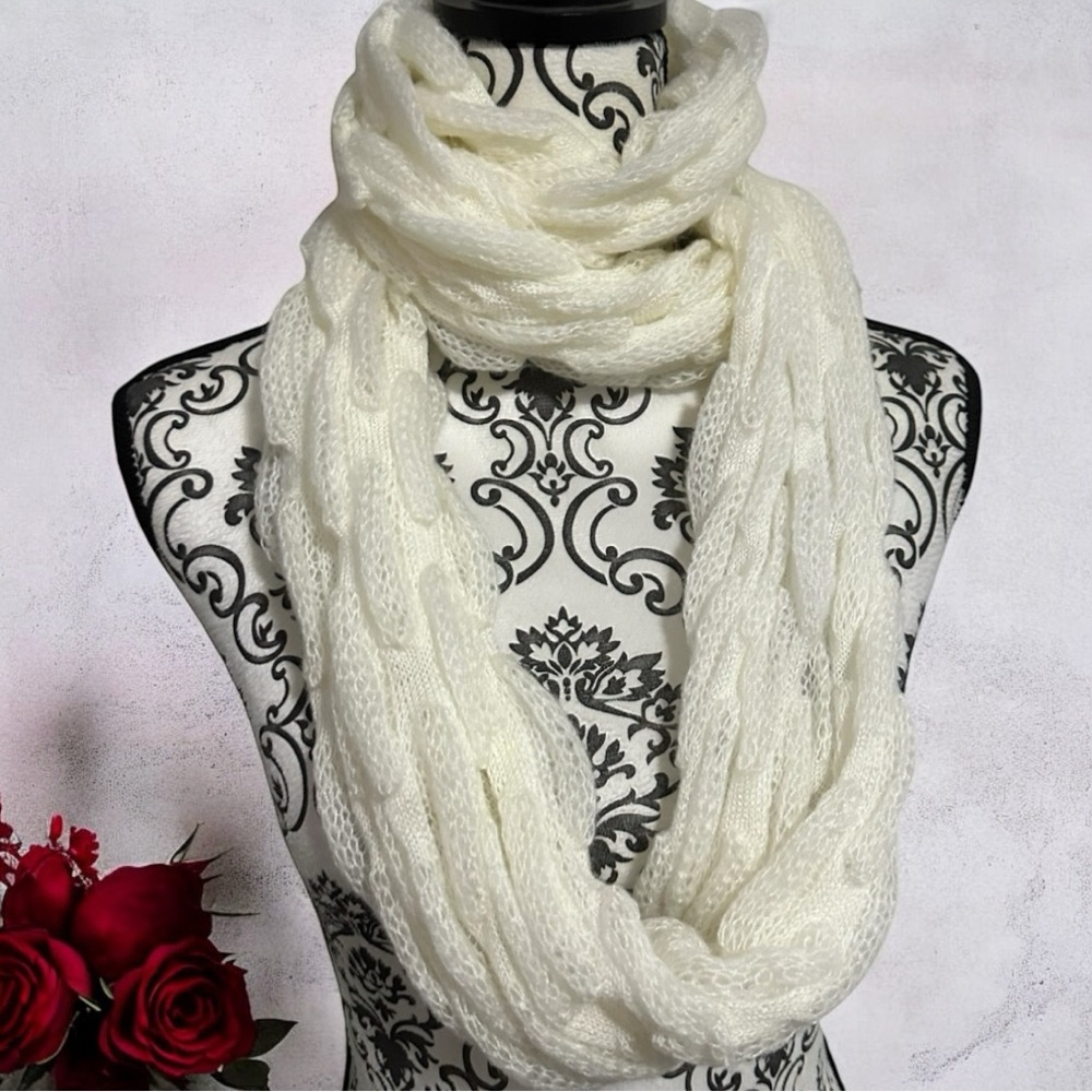 5 for $20🫟🛍️🔵 Vintage Renee NYC Infinity Scarf.